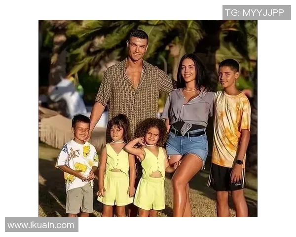 群星闪耀绿茵盛典 世界足坛巨星携手共绘荣耀时刻